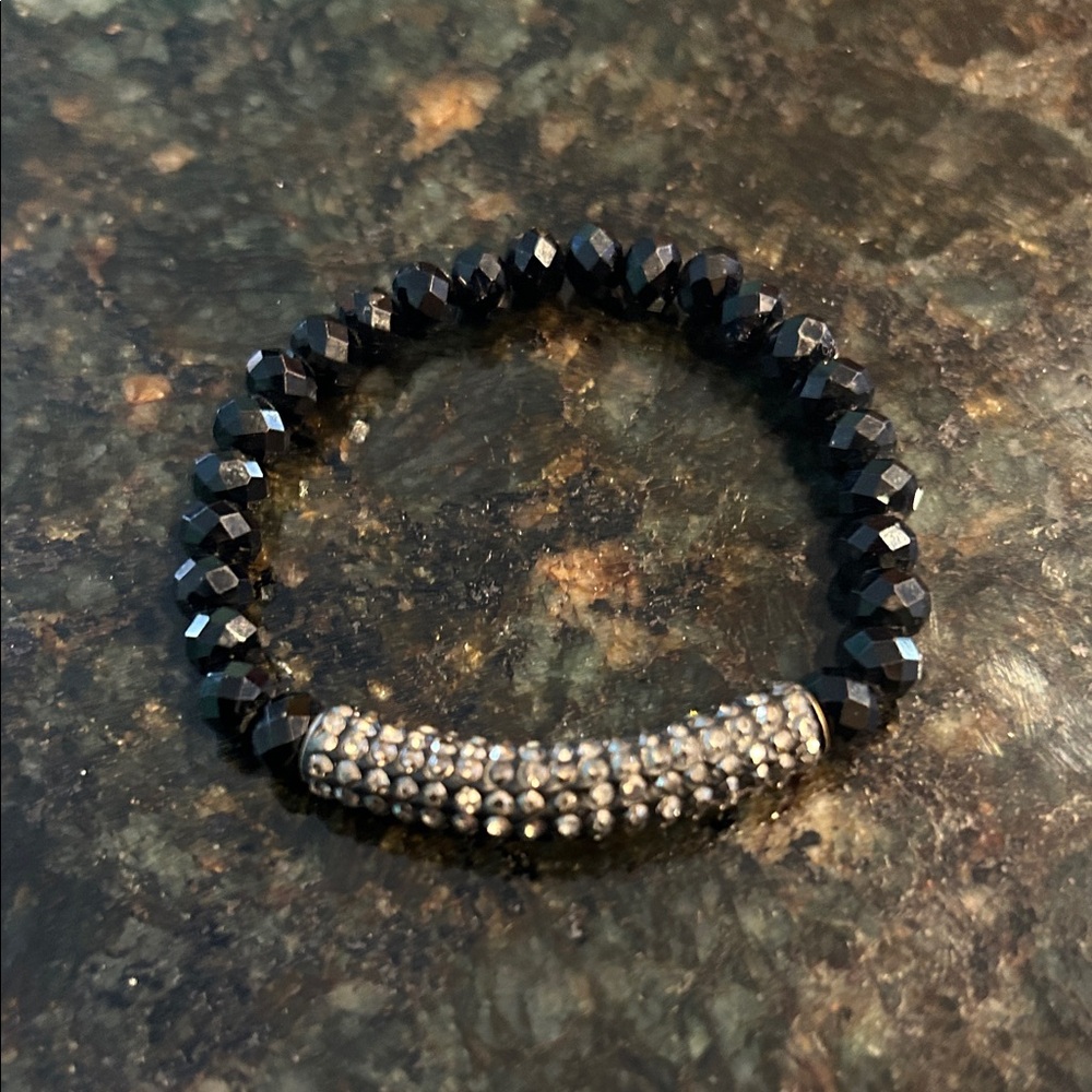 Elegant Black Beaded Bracelet with Silver Accents